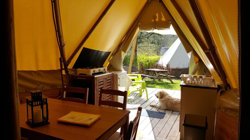 Camping Le Canada-Insolite ชินี ภายนอก รูปภาพ